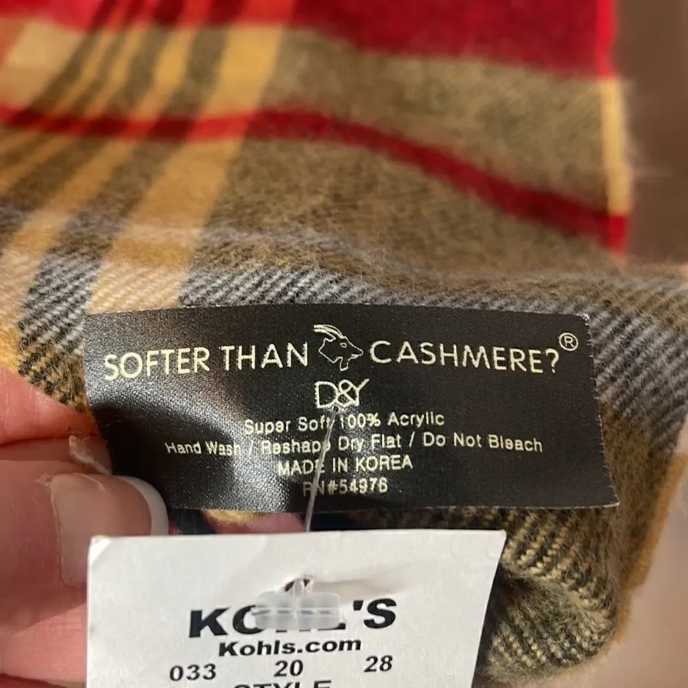D&Y Softer Than Cashmere Plaid Scarf. New With Tags.